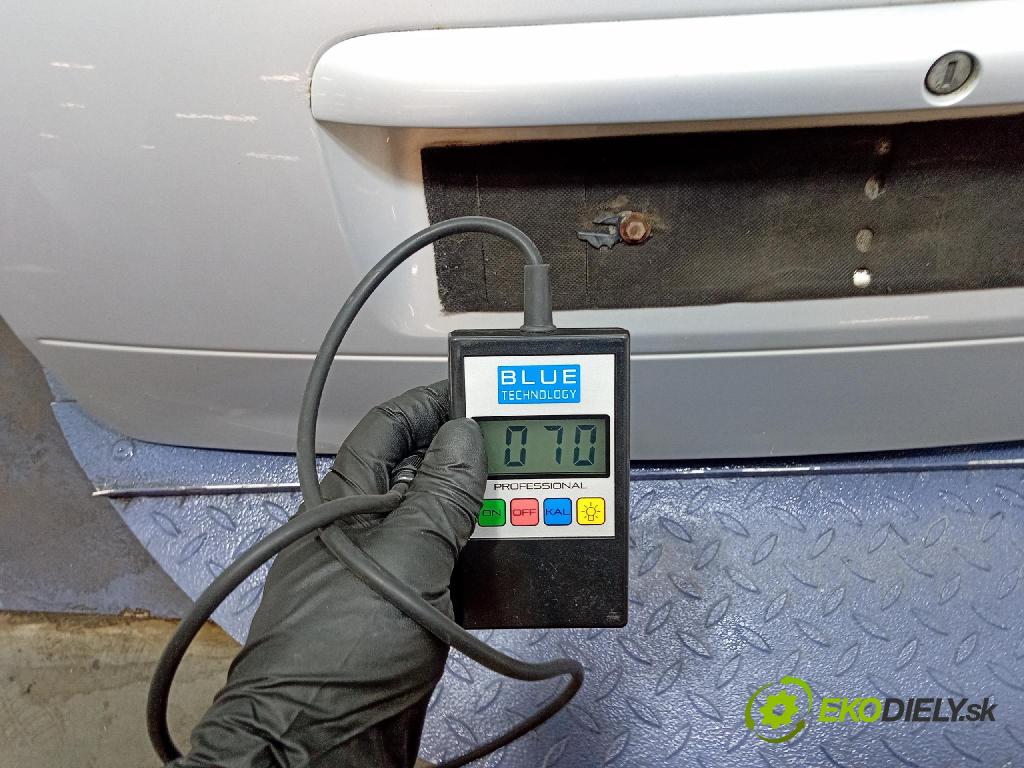 Volkswagen Passat 1.8 t 2000 zadní dveře kufra: kufr