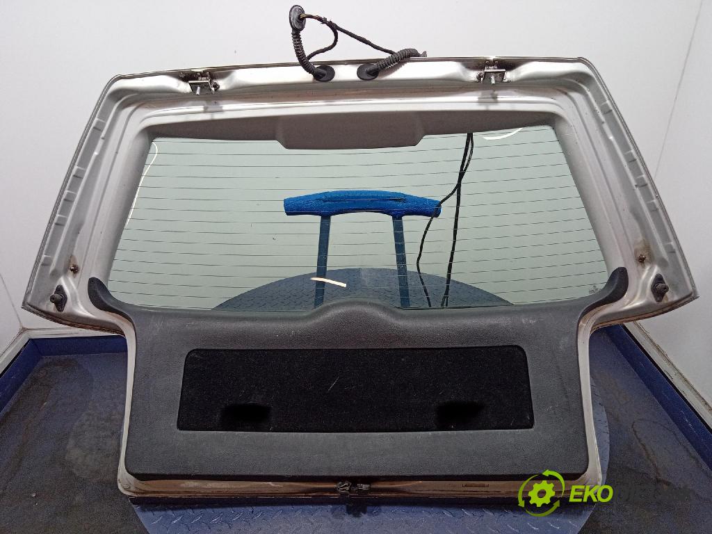 Volkswagen Passat 1.8 t 2000 zadní dveře kufra: kufr 