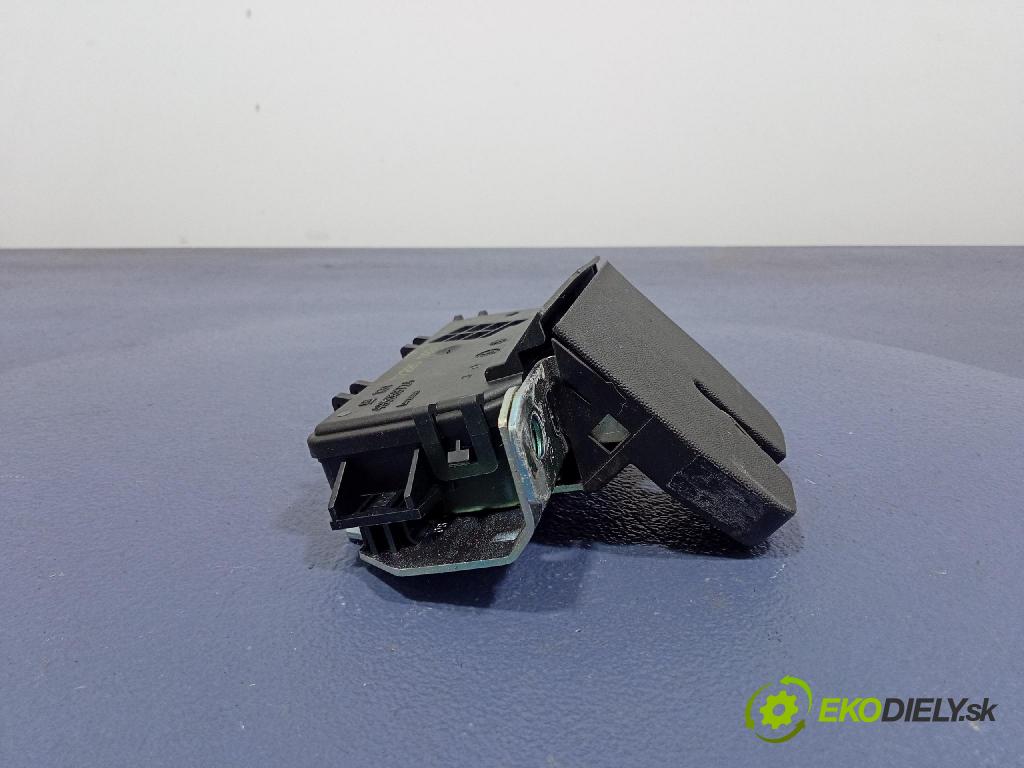 Opel Zafira 2011 zámek Klapky: kufr 13117285