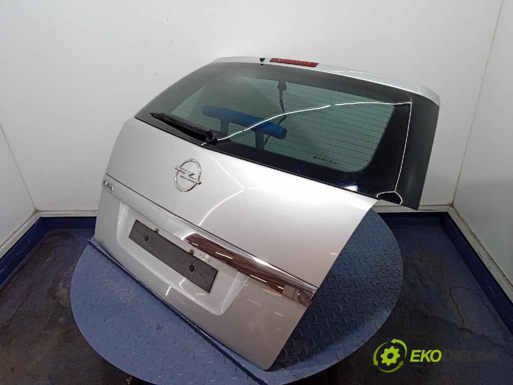 Opel Zafira 2011 zadna dveře kufra: kufra: