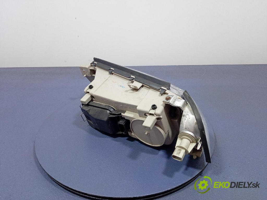 Skoda Octavia 2008 Reflektor: v pravo: 20-6231