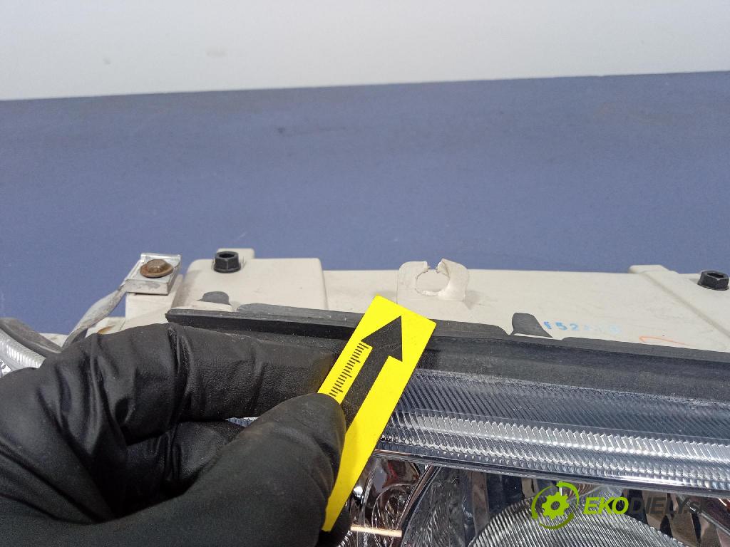 Skoda Octavia 2008 Reflektor: v pravo: 20-6231