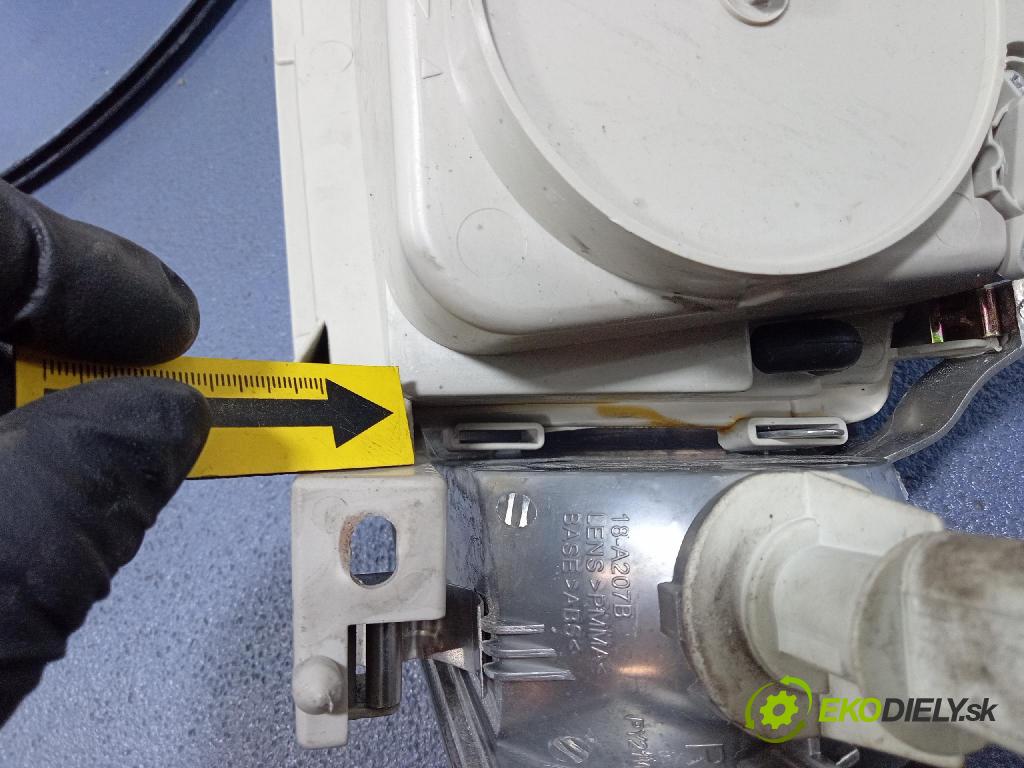 Skoda Octavia 2008 Reflektor: v pravo: 20-6231