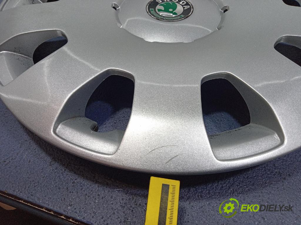 Skoda Octavia 2008 puklica kola: 1U0601147G