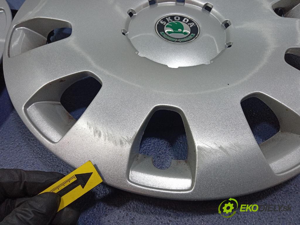 Skoda Octavia 2008 puklica kola: 1U0601147G