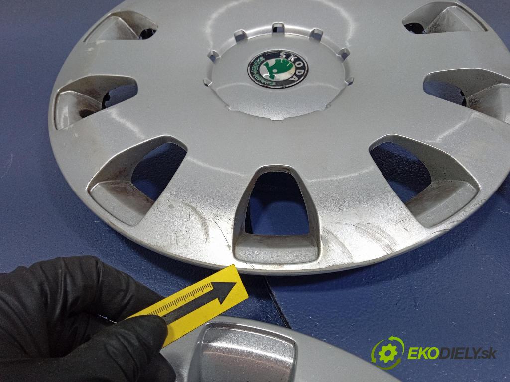 Skoda Octavia 2008 puklica kola: 1U0601147G