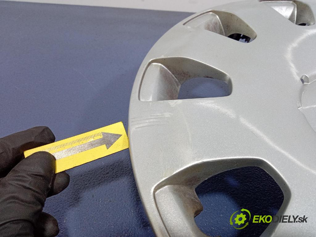 Skoda Octavia 2008 puklica kola: 1U0601147G