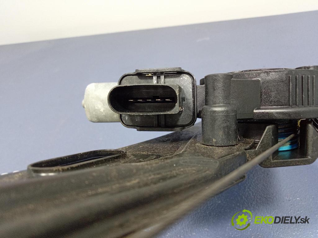 Bmw Seria 1 2014 mechanismus stahování Sklenka: před v pravo: 7242562