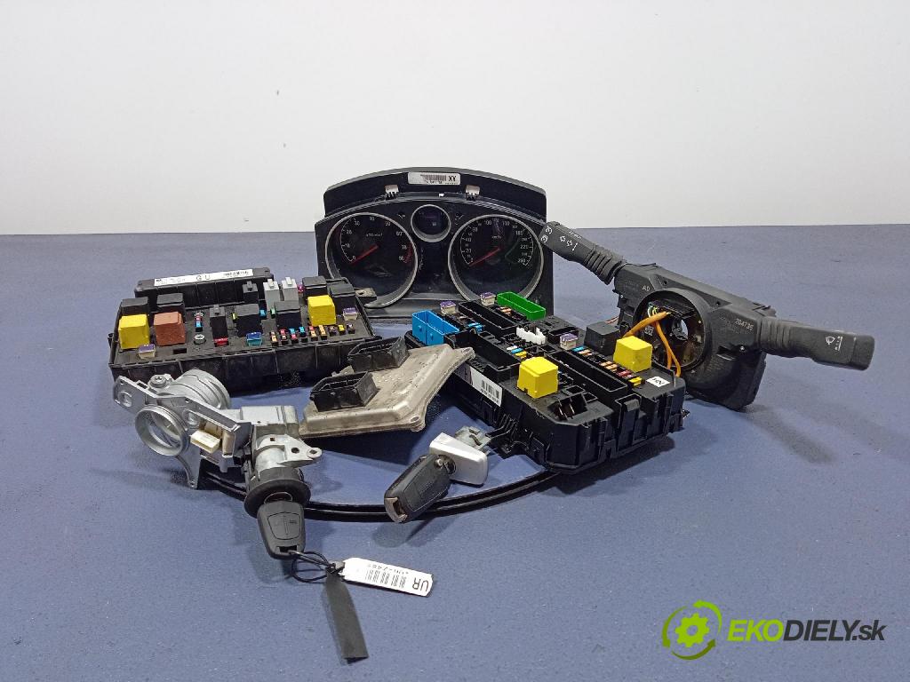 Opel Zafira 2011 riadiaca jednotka Motor: 55571557