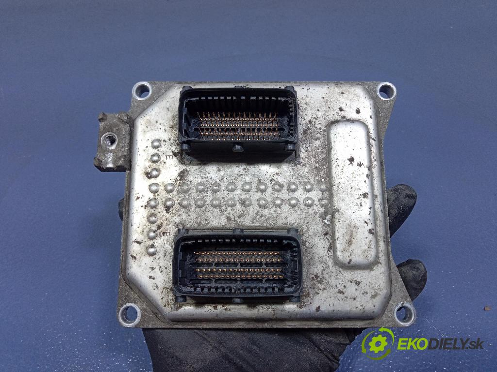 Opel Zafira 2011 riadiaca jednotka Motor: 55571557