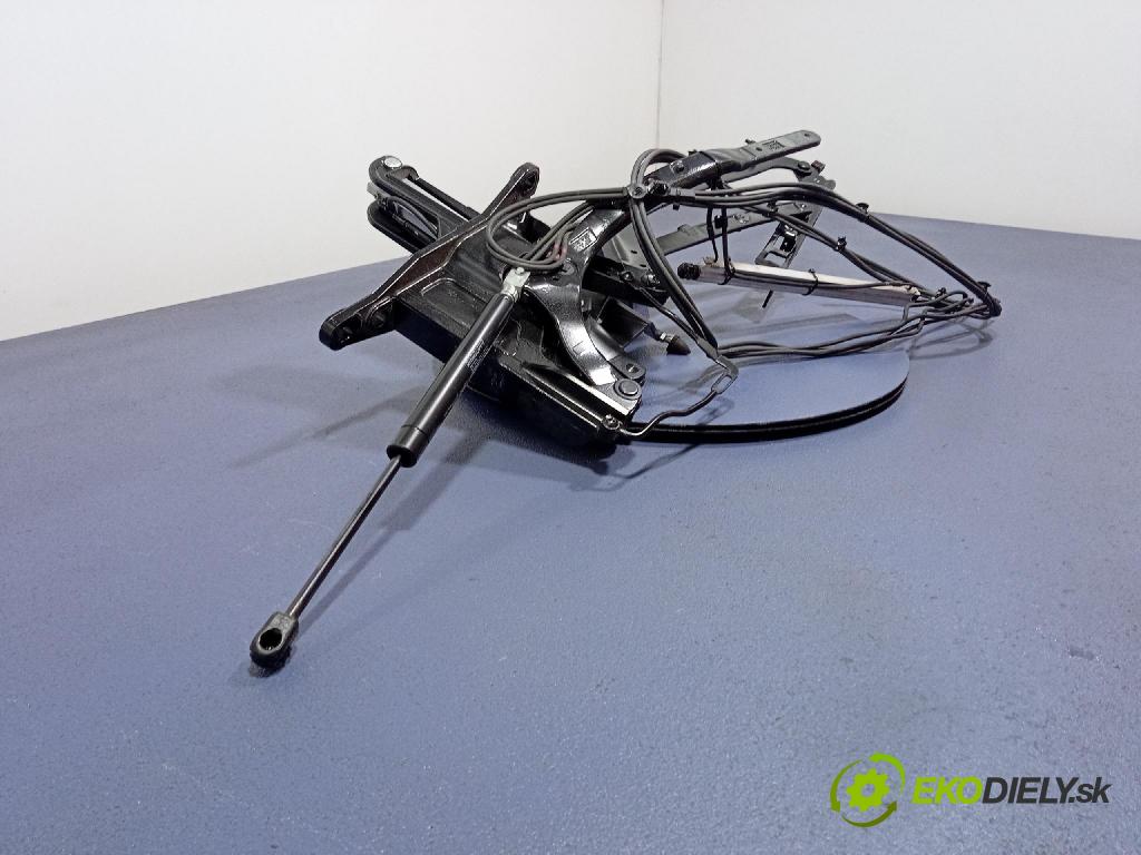 Nissan Micra 2006 strecha E11A402272