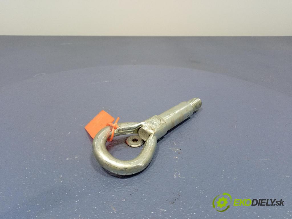 Bmw Seria 1 2014 uchyt Vlečenie: