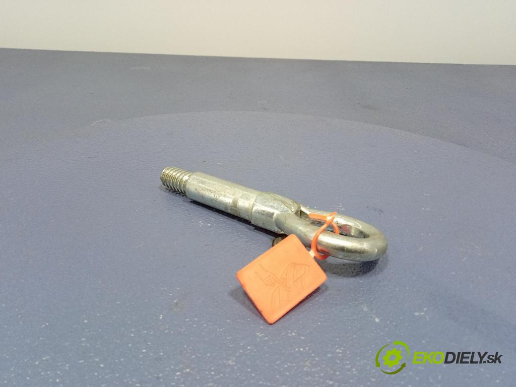 Bmw Seria 1 2014 uchyt Vlečenie: