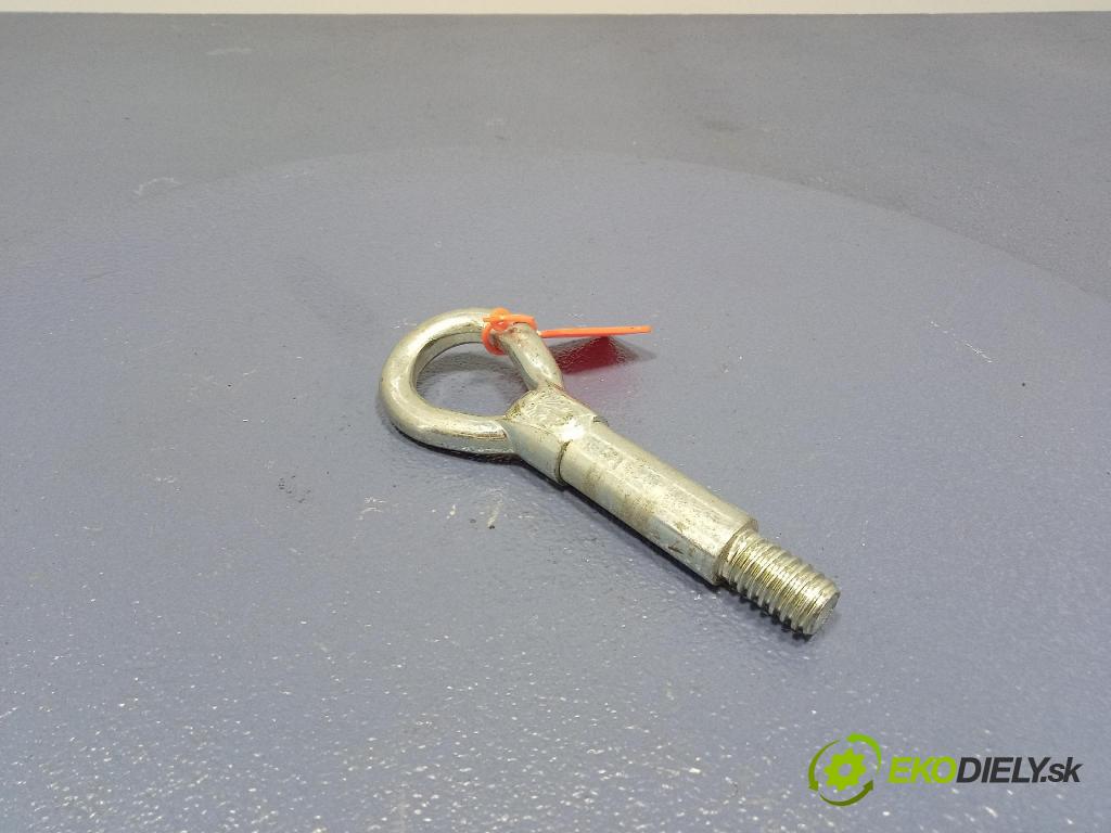 Bmw Seria 1 2014 uchyt Vlečenie: