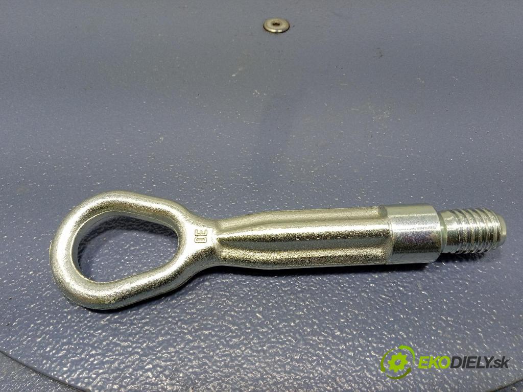 Bmw Seria 1 2014 uchyt Vlečenie: