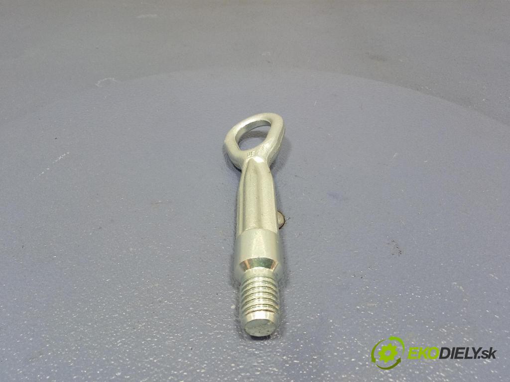 Bmw Seria 1 2014 uchyt Vlečenie: 