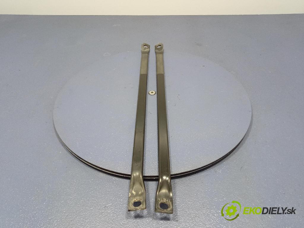 Bmw Seria 1 2014 výstuha Predné: / pas predný 77801R