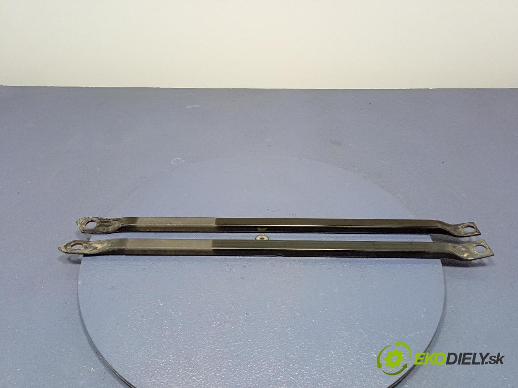 Bmw Seria 1 2014 výstuha Predné: / pas predný 77801R