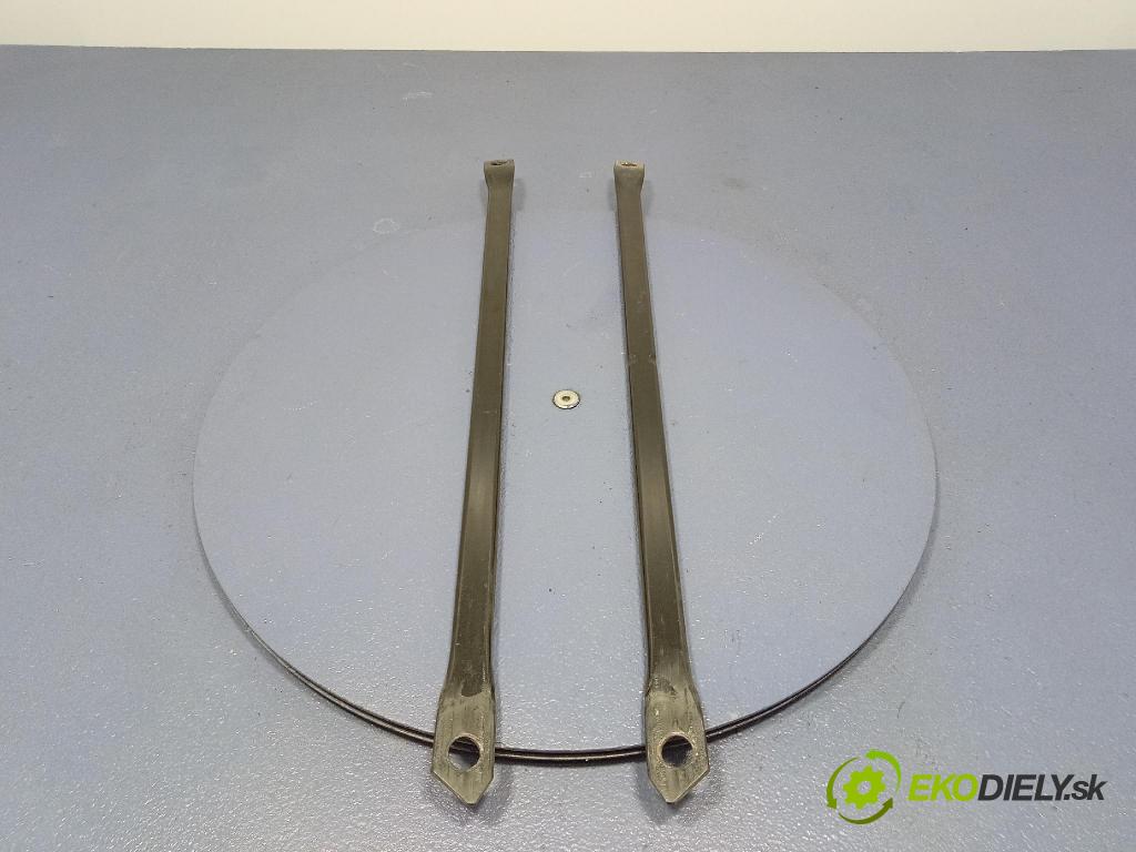 Bmw Seria 1 2014 výstuha Predné: / pas predný 77801R