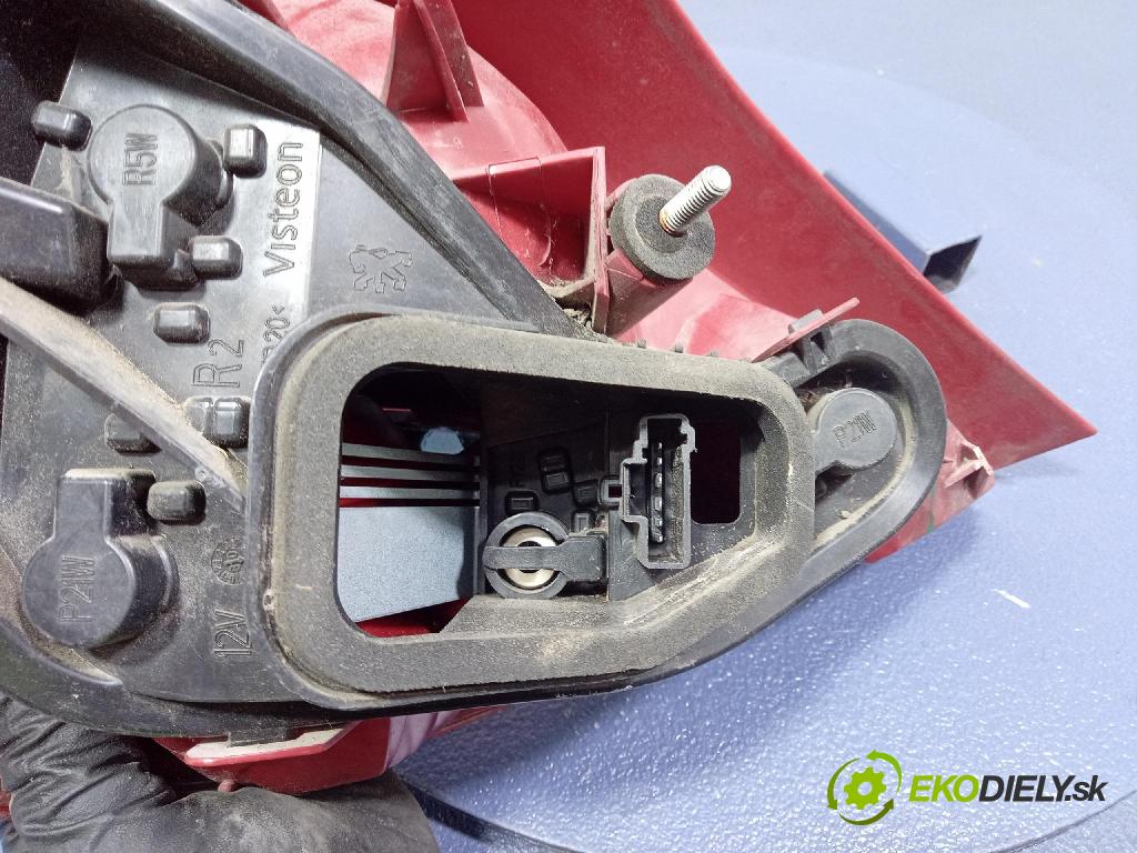 Peugeot 207 2008 svetlo / reflektor zad Prava: Vonkajsia: 9649986580