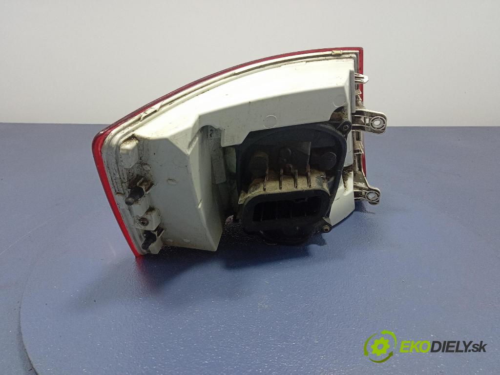 Skoda Octavia 2017 svetlo / reflektor zad Prava: Vonkajsia: 01