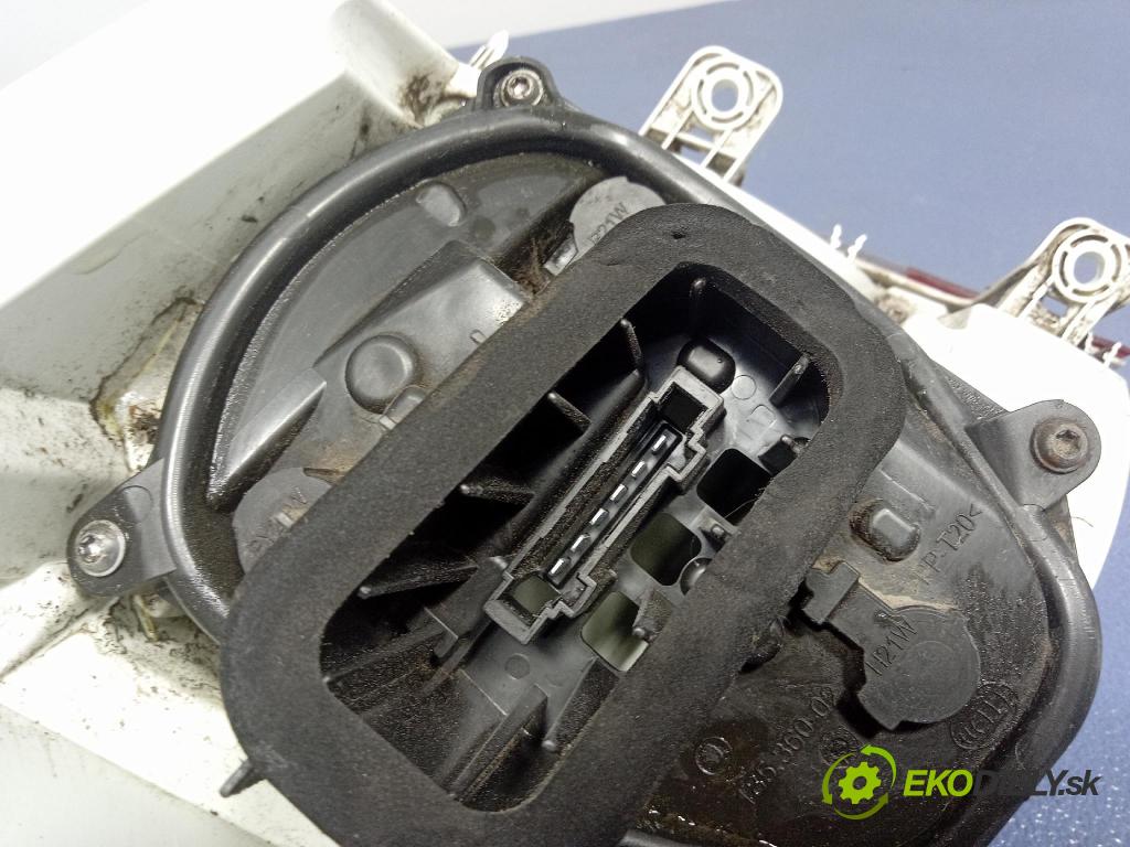 Skoda Octavia 2017 svetlo / reflektor zad Prava: Vonkajsia: 01