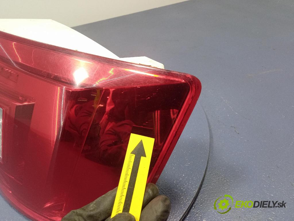 Skoda Octavia 2017 svetlo / reflektor zad Prava: Vonkajsia: 01
