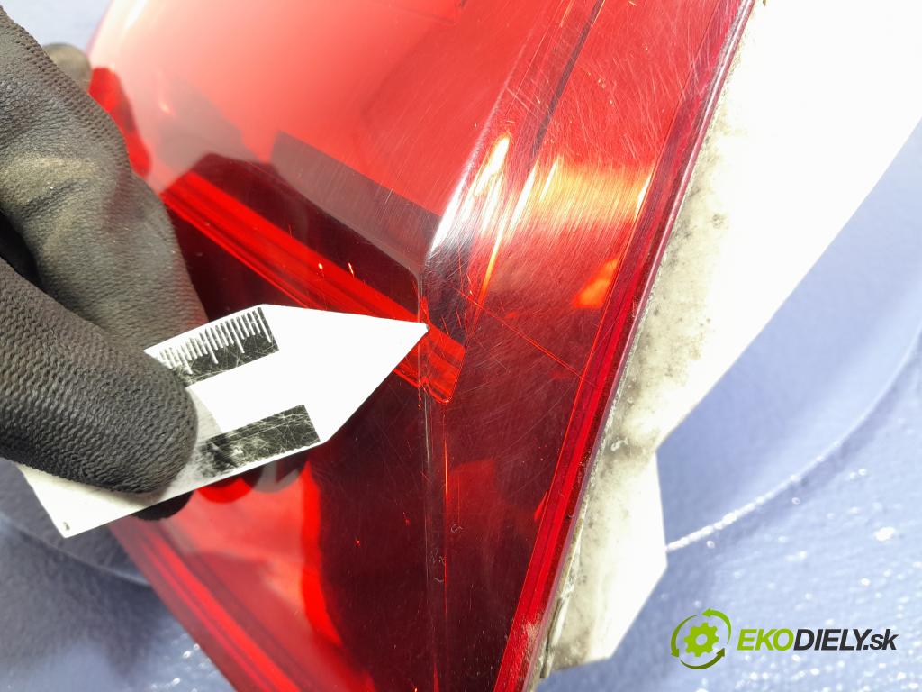 Skoda Octavia 2017 svetlo / reflektor zad Prava: Vonkajsia: 01