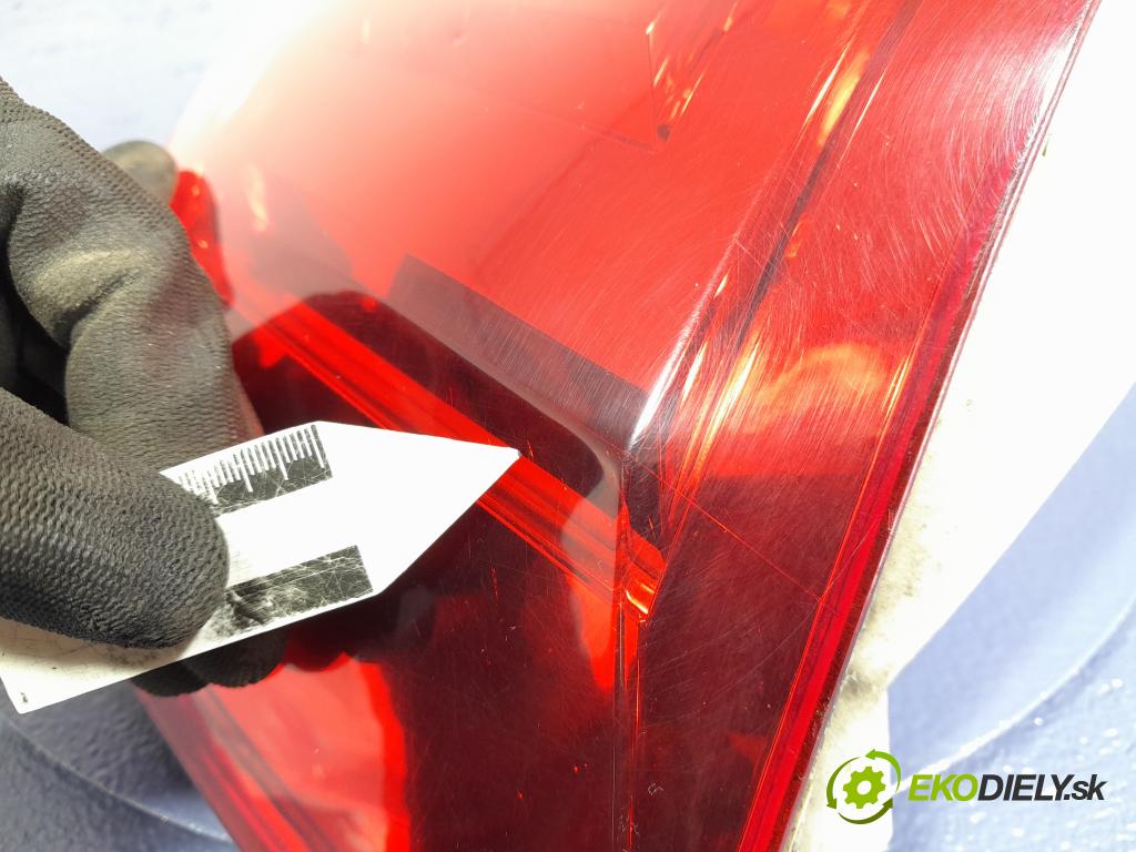 Skoda Octavia 2017 svetlo / reflektor zad Prava: Vonkajsia: 01