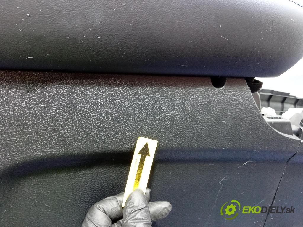 Jeep Grand Cherokee 2020 tunel Stredný: C02100009BL