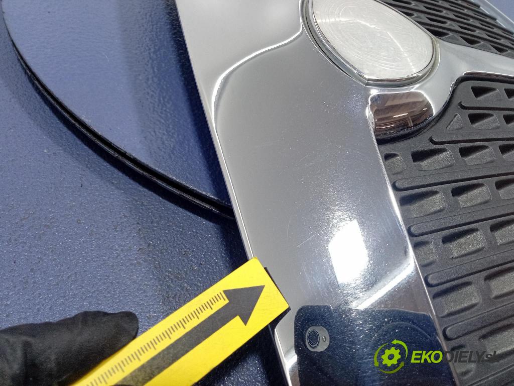 Lancia Ypsilon 2007 miežka / Gril: 735428201