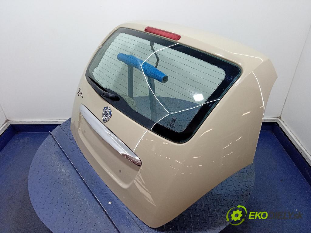 Lancia Ypsilon 2007 zadna dveře kufra: kufra: