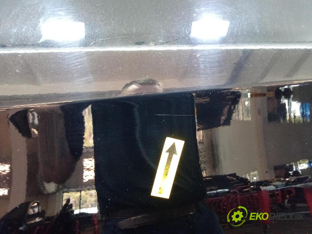 Jeep Grand Cherokee 2020 dvere zad Vľavo: