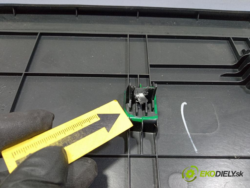 Jeep Grand Cherokee 2020 kryt Plast: Interiéry: 5VP20DX9AA