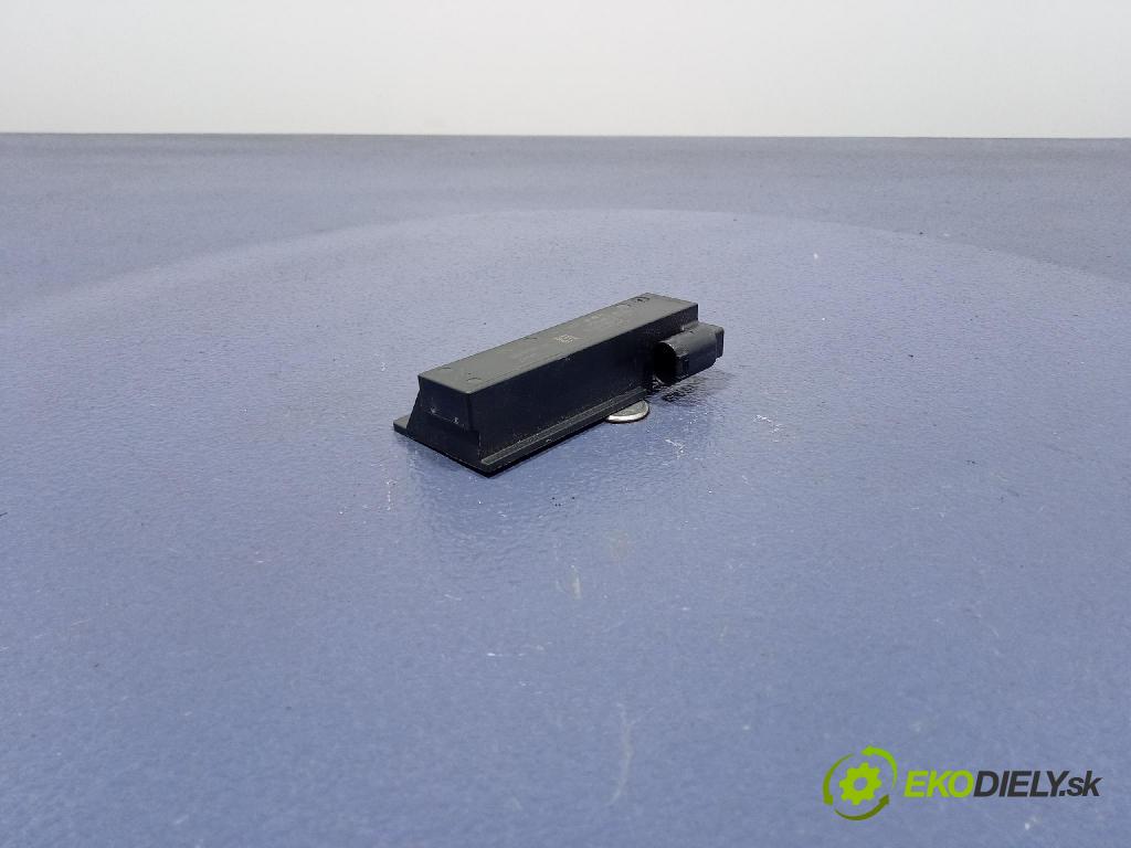 Jeep Grand Cherokee 2020 Zesilovač: / GPS 68068148AA