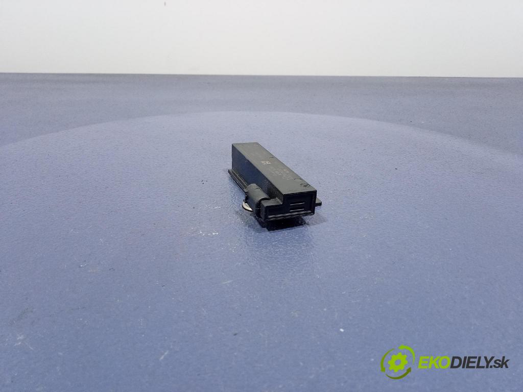 Jeep Grand Cherokee 2020 Zesilovač: / GPS 68068148AA