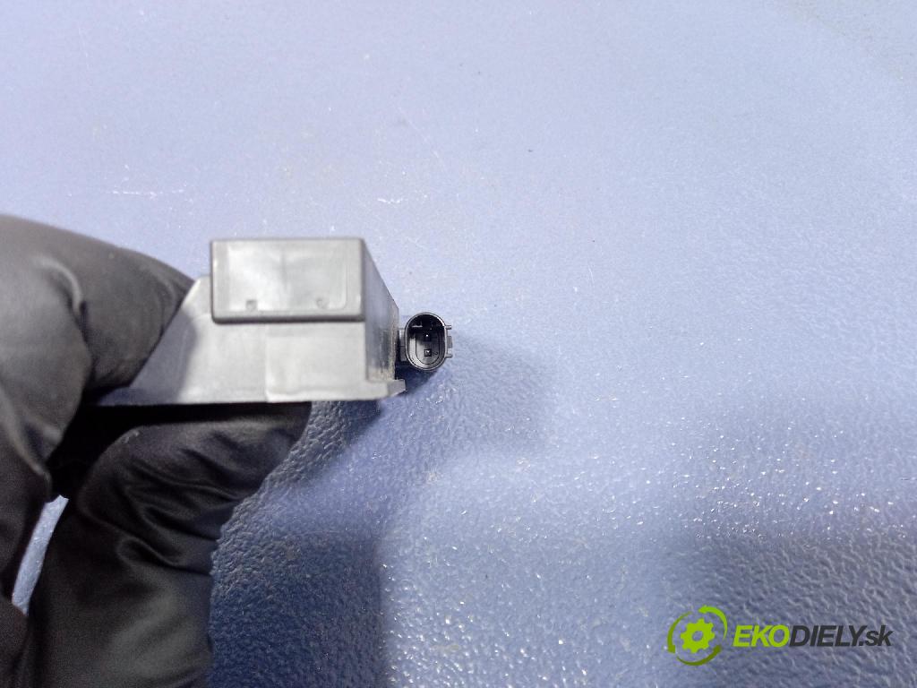 Jeep Grand Cherokee 2020 Zesilovač: / GPS 68068148AA