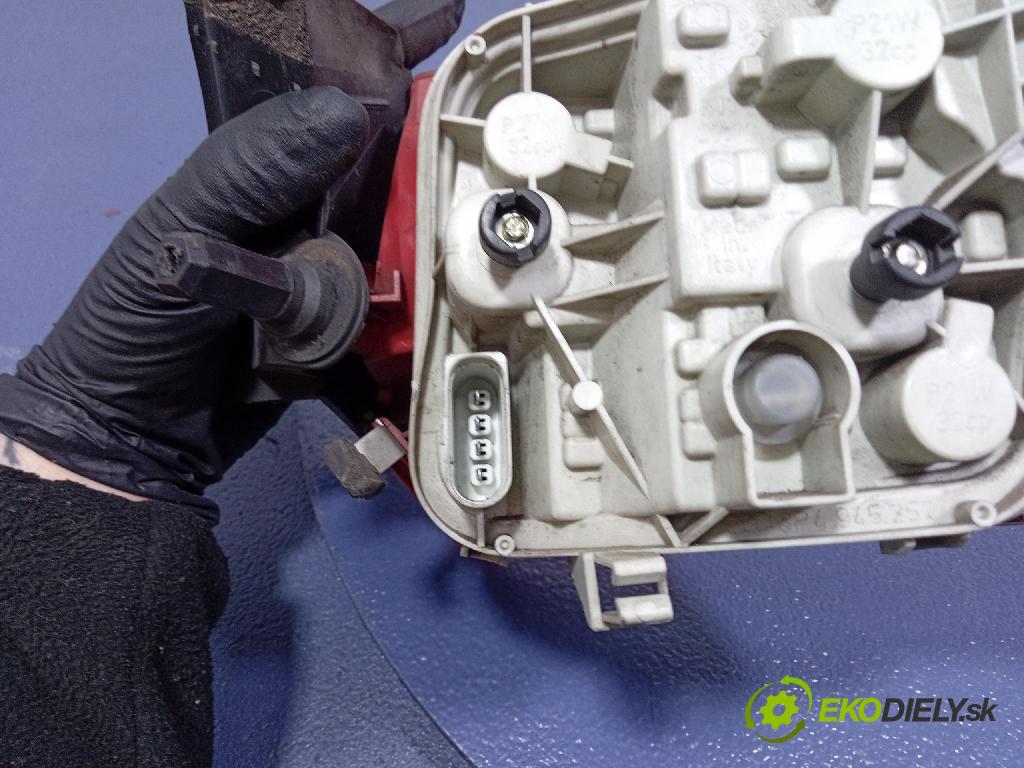 Audi A3 2007 svetlo / reflektor zad ľavá Vonkajsia: 8P4945095C