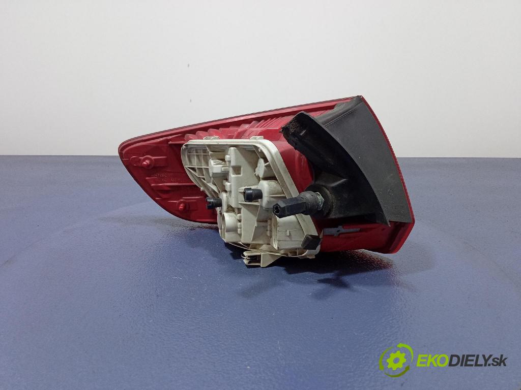 Audi A3 2007 svetlo / reflektor zad Prava: Vonkajsia: 8P4945096C
