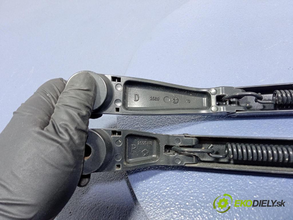 Jeep Grand Cherokee 2020 Rameno: Stierače: Predné