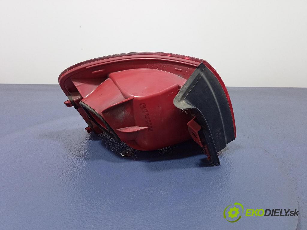 Vw Passat 2006 svetlo / reflektor zad Prava: Vonkajsia: 3C9945096B