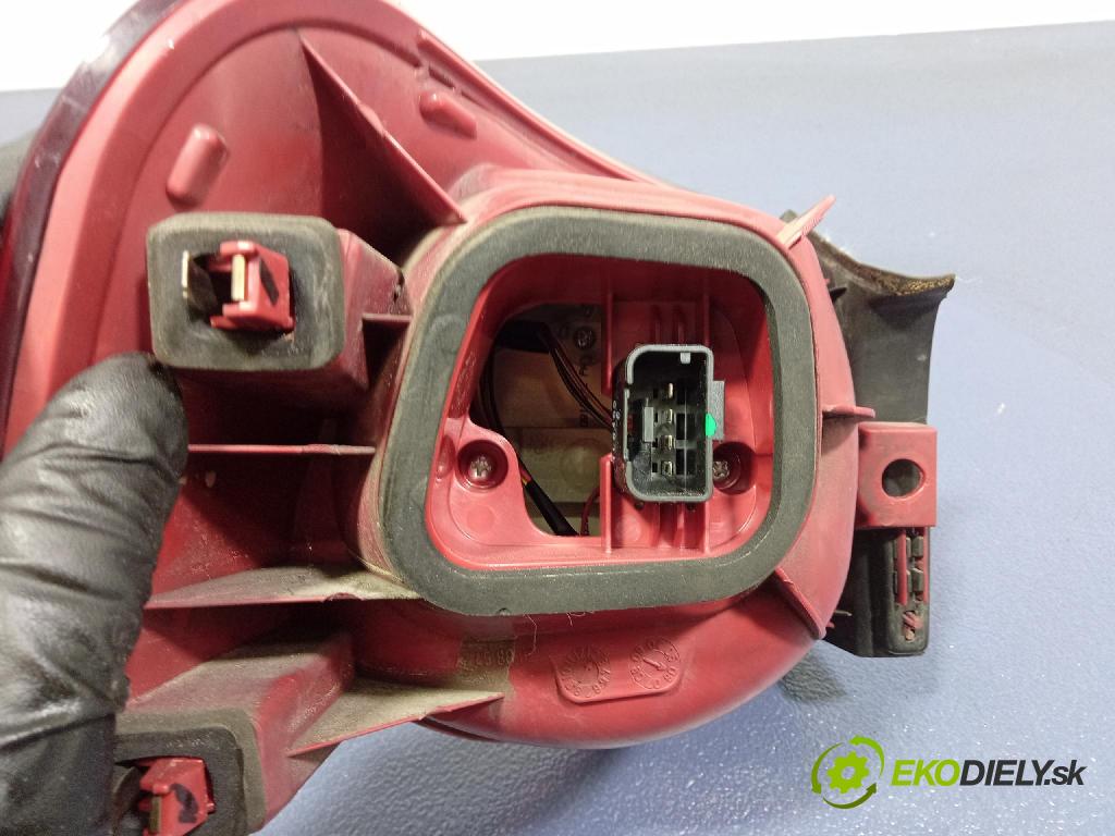 Vw Passat 2006 svetlo / reflektor zad Prava: Vonkajsia: 3C9945096B