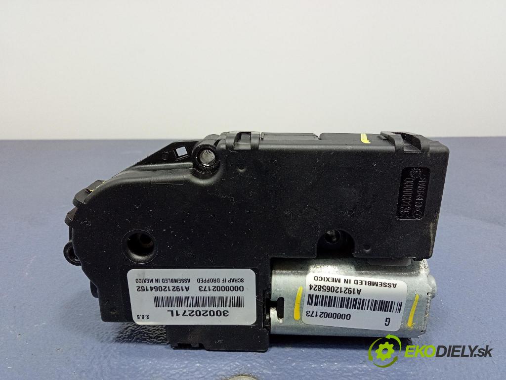 Jeep Grand Cherokee 2020 Střešní okno: 30020271L