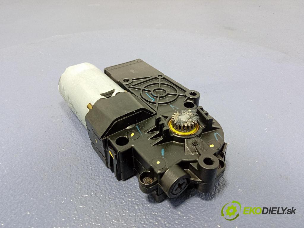 Jeep Grand Cherokee 2020 Střešní okno: 30020271L