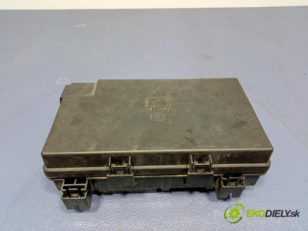 Jeep Grand Cherokee 2020 skrinka Poistky: 68425203AB