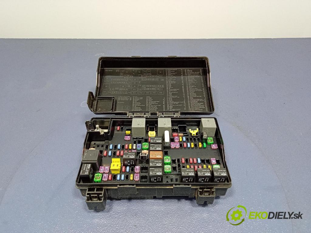 Jeep Grand Cherokee 2020 skrinka Poistky: 68425203AB