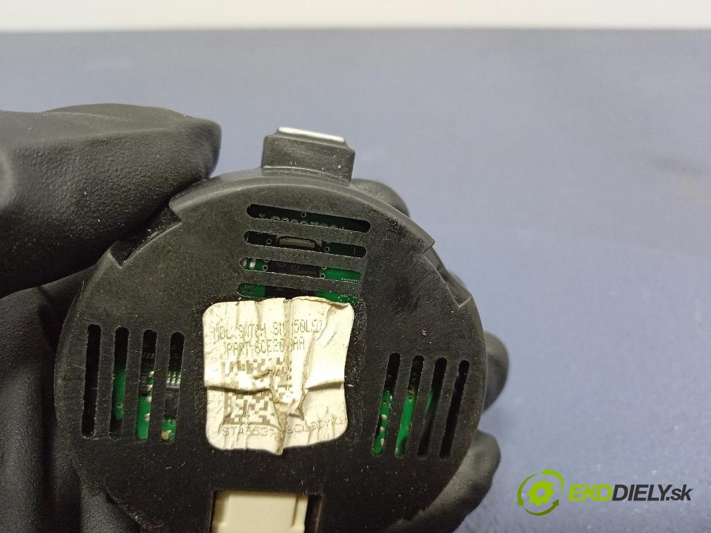 Jeep Grand Cherokee 2020 Lampy Uvnitř 6CE20DX9AA