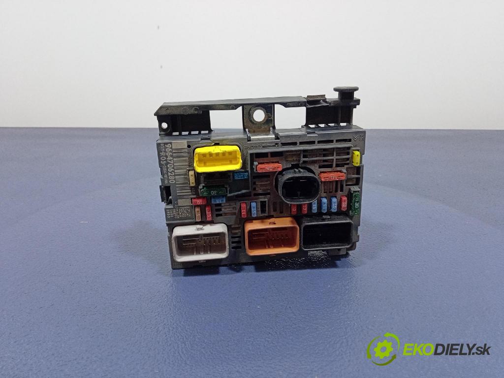 Citroen C4 2008 skrinka Poistky: 9664706280