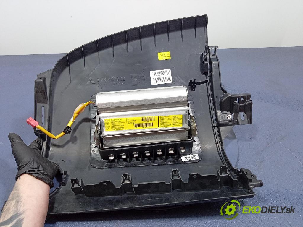 Mitsubishi Colt 2010 Airbag: Řidiči: x 7030A217XB