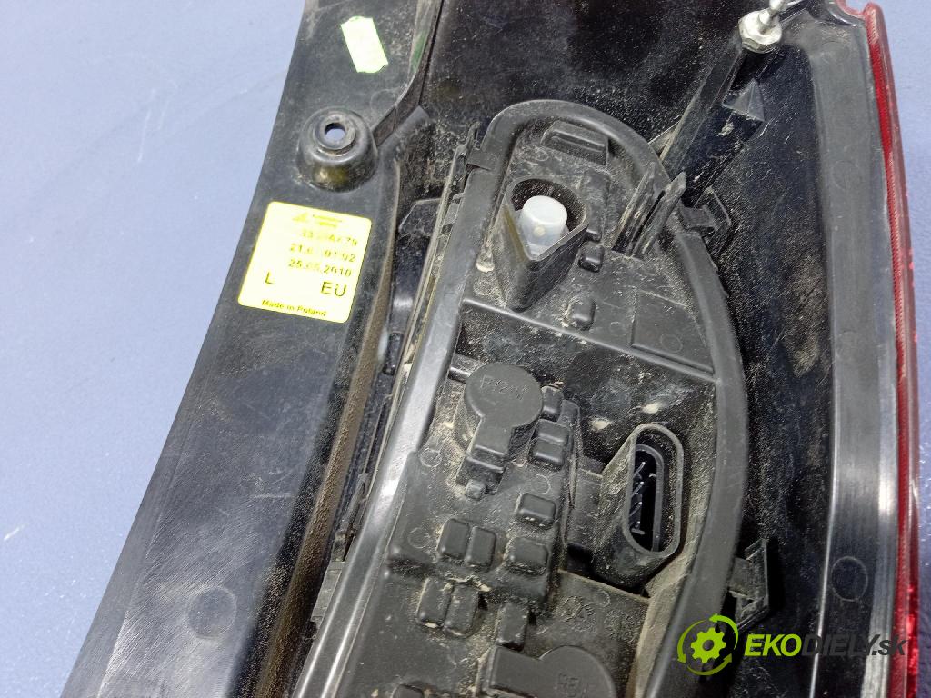 Mitsubishi Colt 2010 svetlo / reflektor zad ľavá Vonkajsia: 8330A479